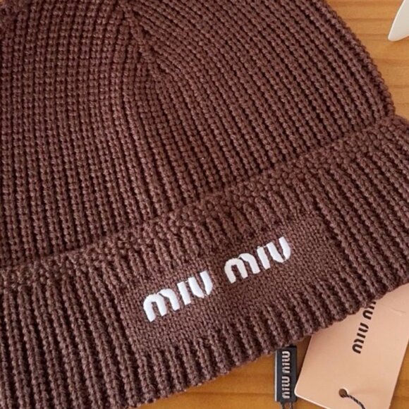 Miu Miu Knit Logo Slouchy Beanie - Picture 4 of 6